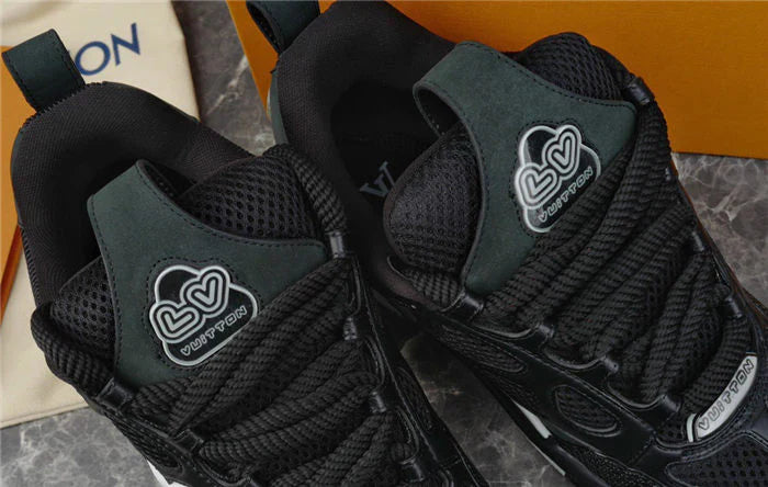LOUIS VUITTON SKATE SNEAKER NOIR ET BLANC